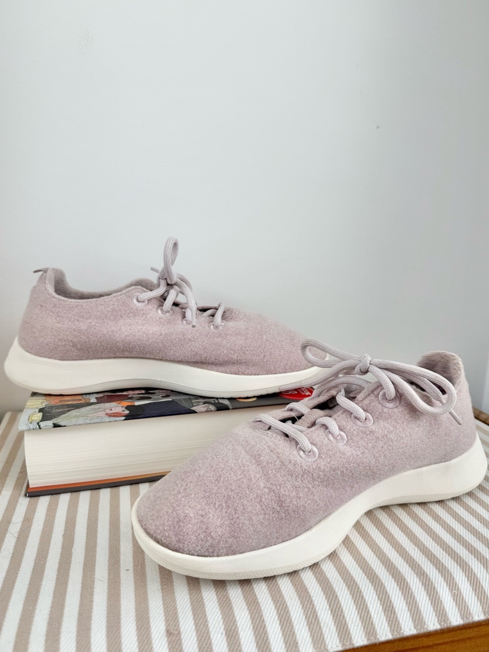 Women's Sneaker US 9 Pink Low Top Merino Wool Runners Athleisure allbirds